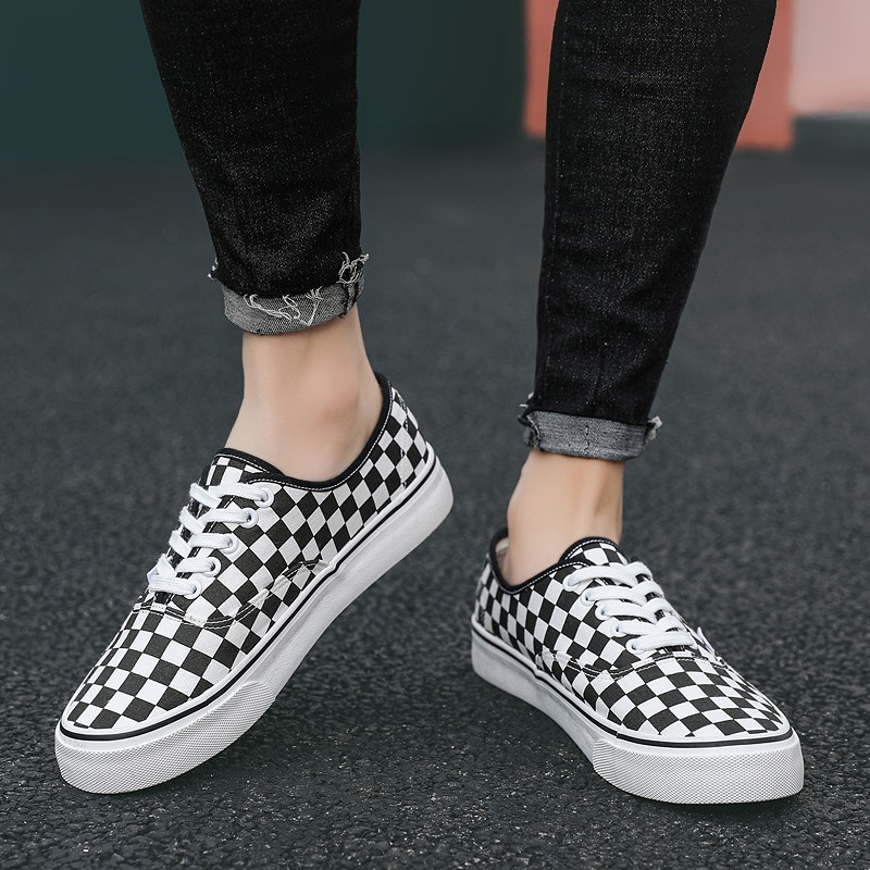 Mainland Sneakers Slip On Pria Chekherboard Catur Hitam Putih Kekinian MC305