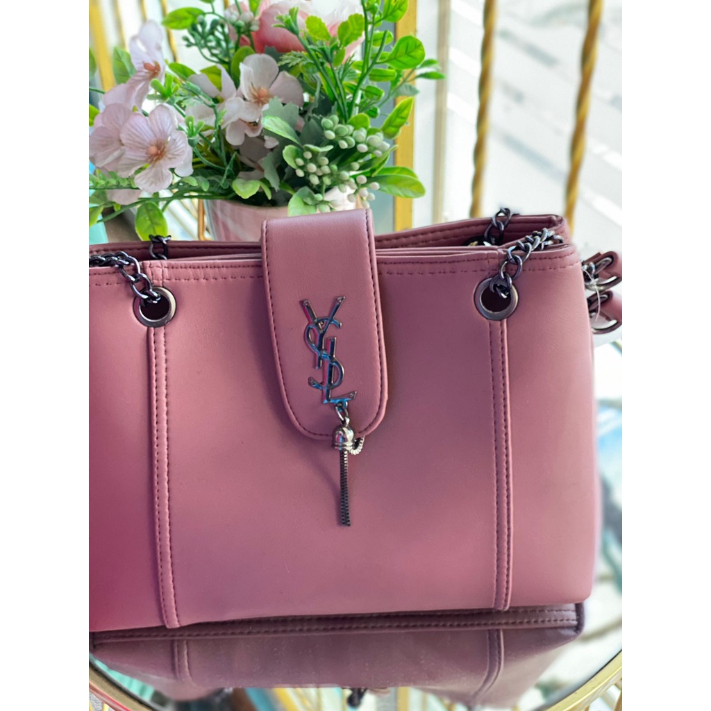 TAS CANTIK / TAS SELEMPANG WANITA  RANTAI ULIR  //SIZE 22 X 16 CM //TASTERBARU//TASKEKINIAN