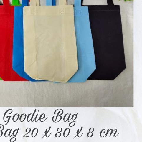 

Tas Kain / Goodie Bag BOX BAG SPUNBOND Uk 20 x 30 - Merah