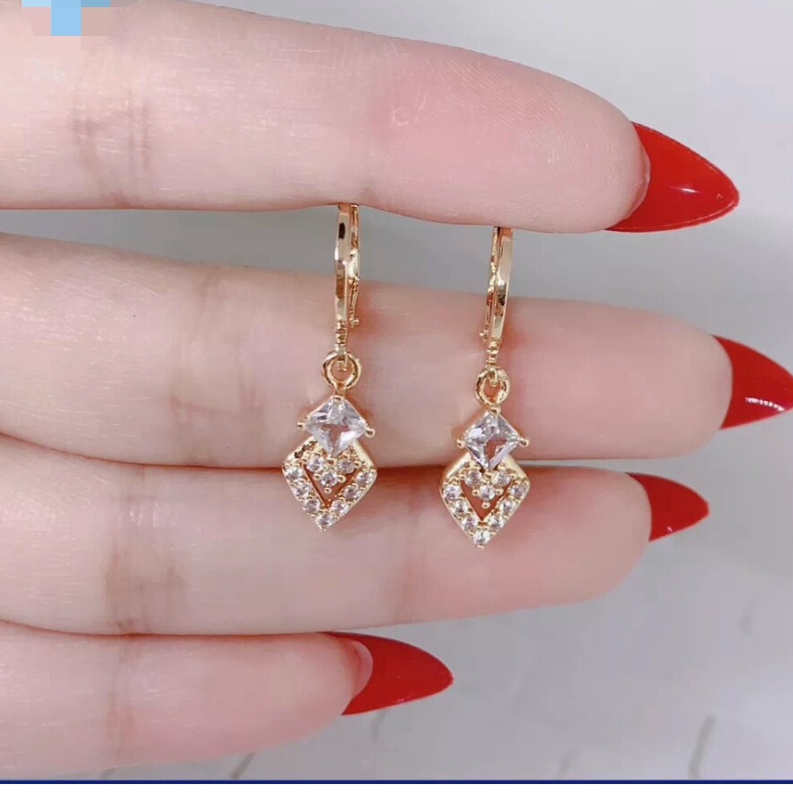 Anting wanita dewasa cantik titanium impor