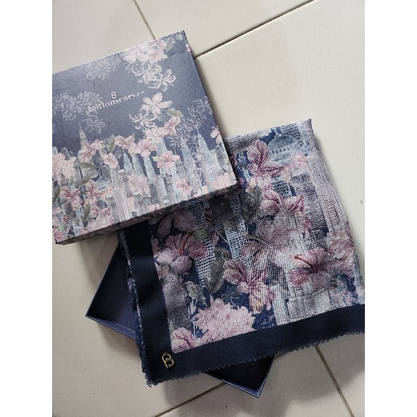 preloved malaya navy buttonscarves