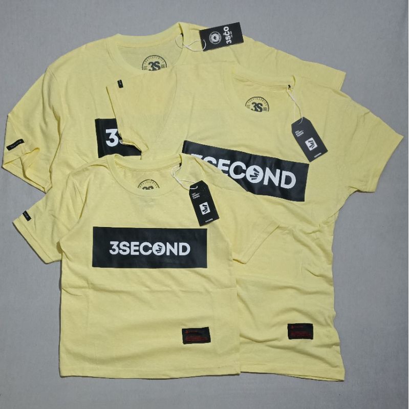 KAOS COUPLE FAMILY 3SECOND AYAH IBU ANAK / KAOS DISTRO KEMBARAN KELUARGA MOTIF TERBARU BASIC THREESECOND WARNA KUNING MUDA