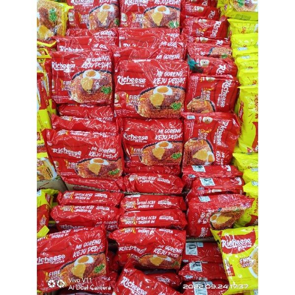 

Nabati Richeese mi goreng keju pedas mi instant rasa keju fire level 3 extra hot