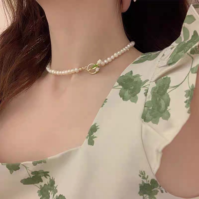 Kalung Choker Rantai Klavikula Bahan Logam Hias Mutiara Bentuk Tulip Untuk Wanita