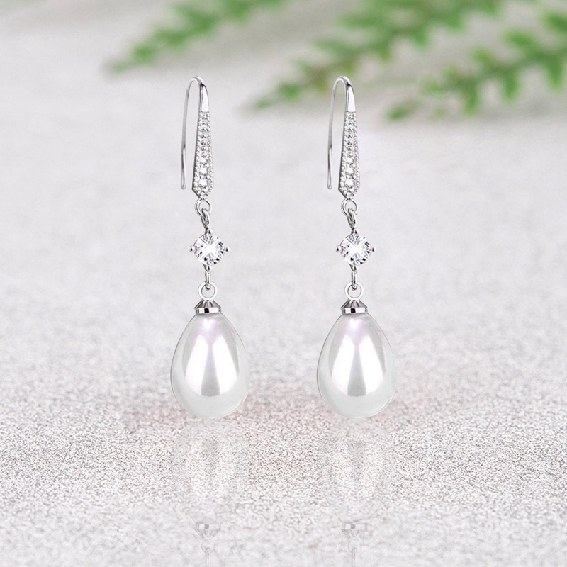 Anting Menjuntai Aksen Mutiara Imitasi Warna Putih Untuk Wanita