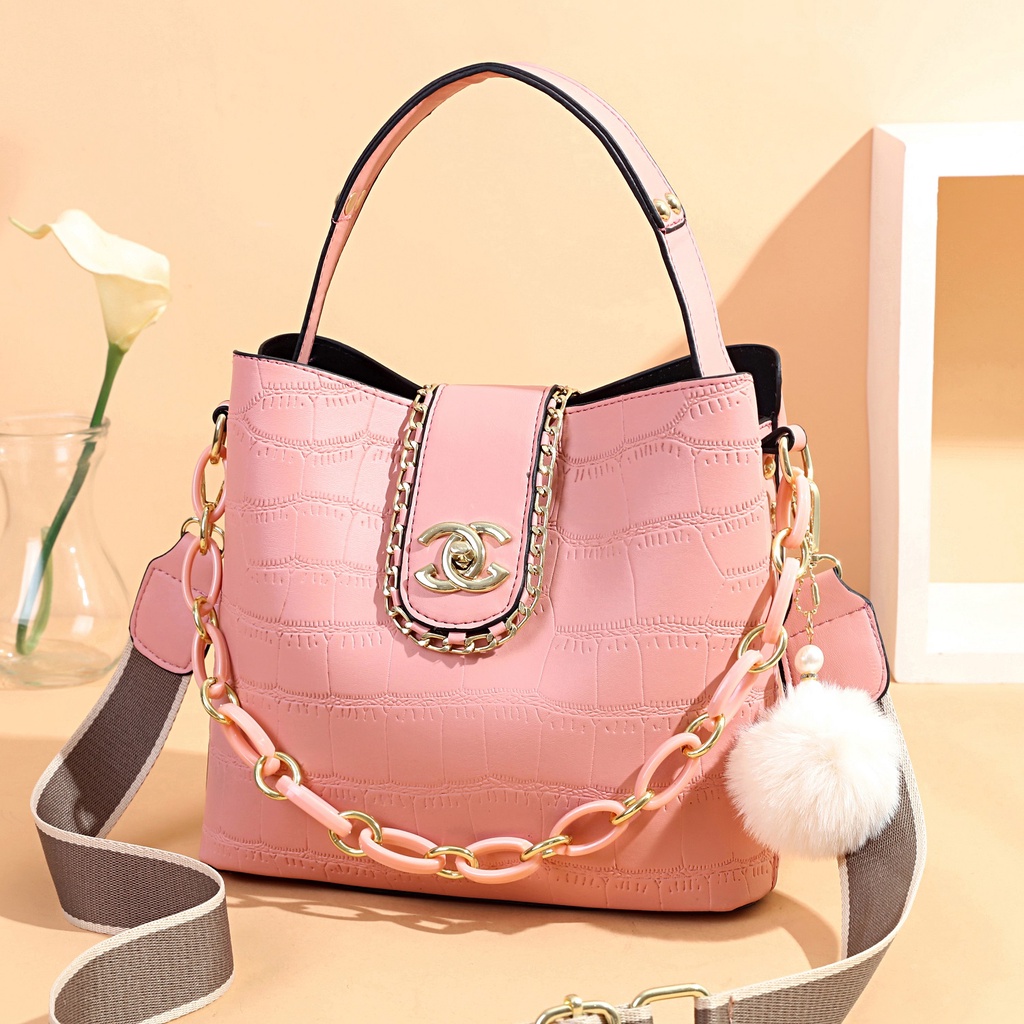 BJ63208 - BEIGE/BLACK/BROWN/GREEN/KHAKI/PINK - TAS JINJING TOTEBAG CC HANDBAG GANTUNGAN POM BULU WANITA FASHION IMPORT MODIS ELEGAN TERMURAH TERLARIS TERBARU BAGSTORE JAKARTA TAS BATAM ZC3208