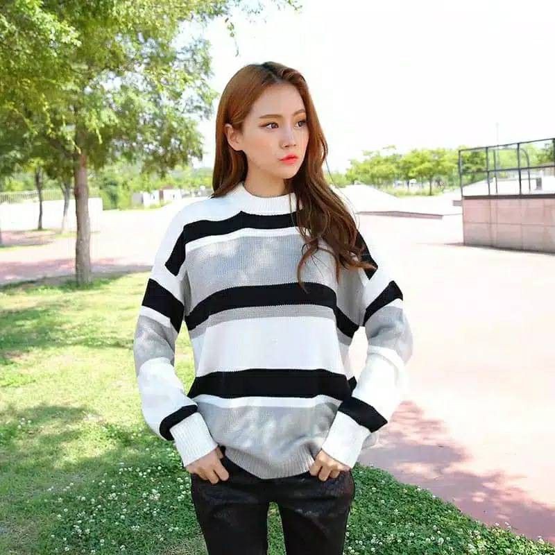 Sweater Rajut Strip BW