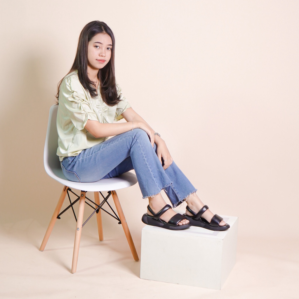 LAPEPA YUK -  Sepatu Sandal Wanita Wedges VALERIE Model Ban dua Tali Strap belakang Hak Tinggi Sole 4 cm Spatu Sendal Gunung Cewek  Size 36 37 38 39 40 Warna Hitam Black Cewe Kekinian Premium Terbaru Shoes Ori Original Mall Official Store Promo