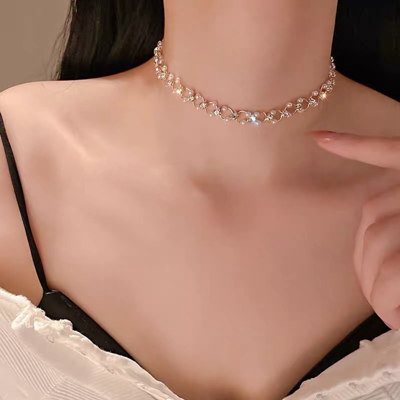 Kalung Wanita Dengan Liontin Mutiara Imitasi Untuk Pesta Pernikahan