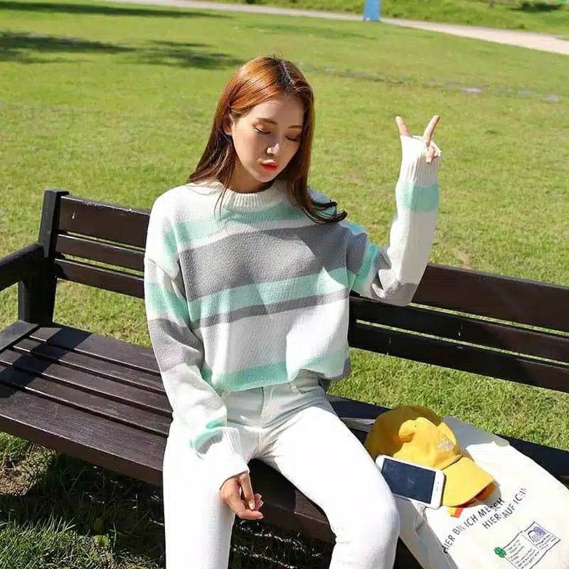 Sweater Rajut Strip BW