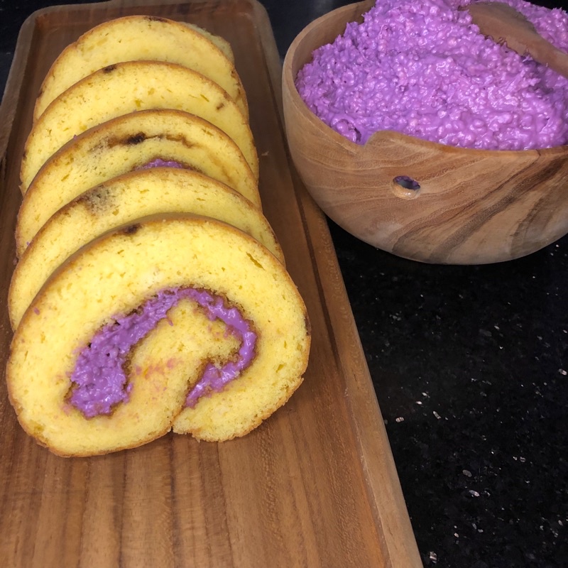

Bolu Gulung Medan WhenCake Rasa Crunchy Taro Pendek