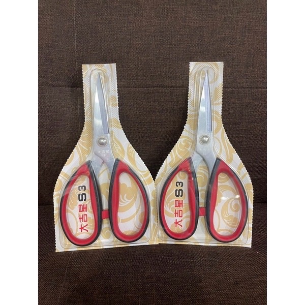 

gunting kain / gunting besar / gunting s3 / gunting penjahit / gunting ranting pohon / gunting serbaguna