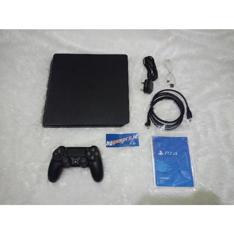PLAYSTATION 4