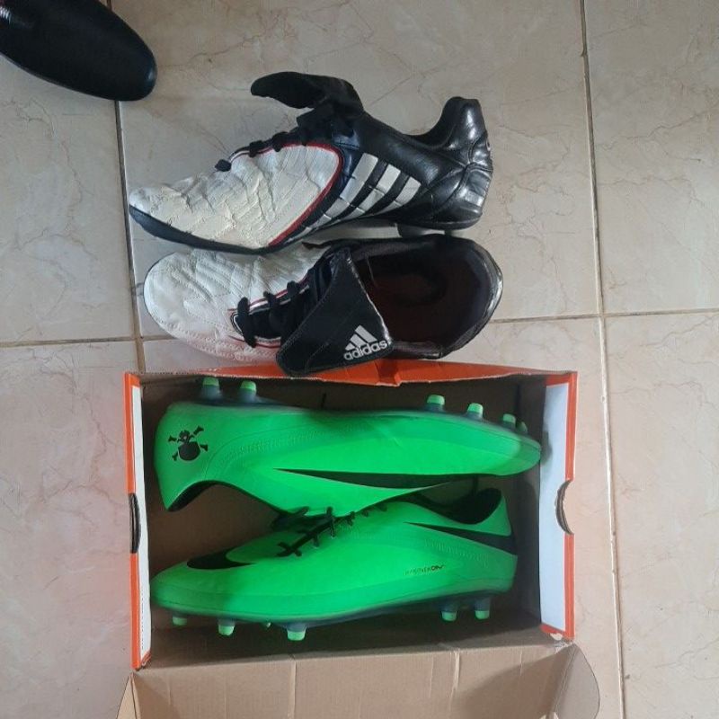 sepatu bola borong