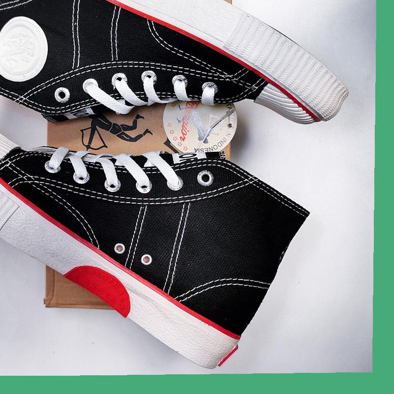 SEPATU WARRIOR CLASSIC HIGH BLACK/WHITE ORIGINAL- SEPATU SEKOLAH WARRIOR