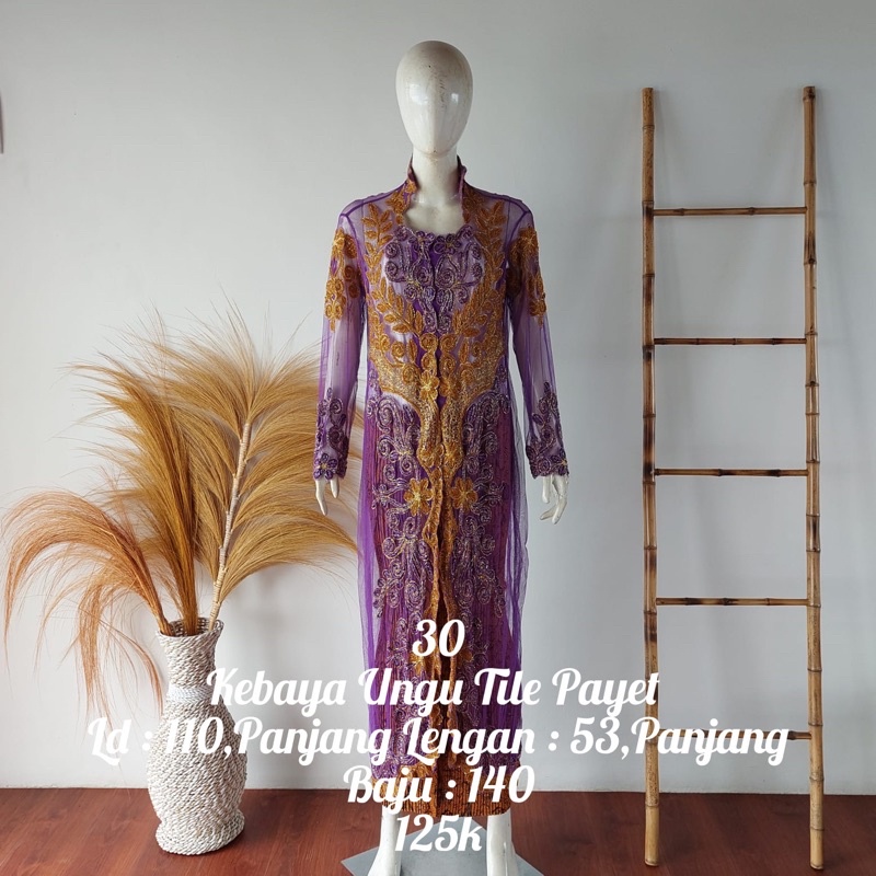 kebaya ungu tua