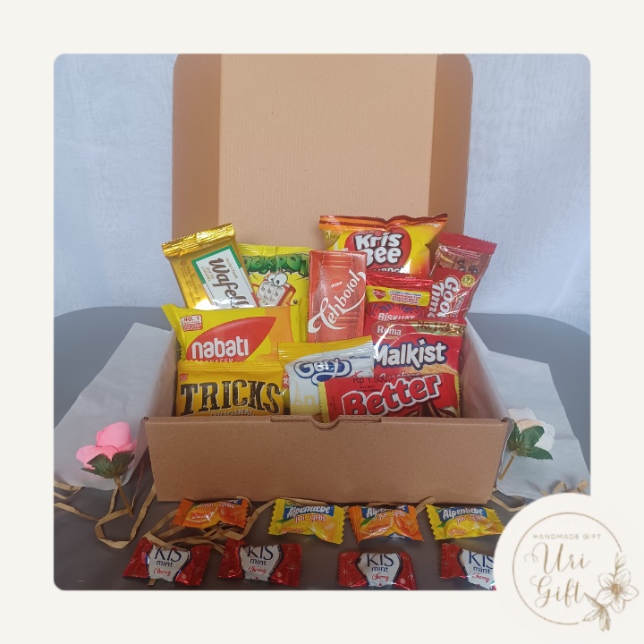 

HAMPERS SNACK / SNACK BOX / GIFT BOX MURAH HADIAH KADO WISUDA / SIDANG / SEMPRO / ULANG TAHUN /ANNIVERSARY DLL (MIX MK-1)