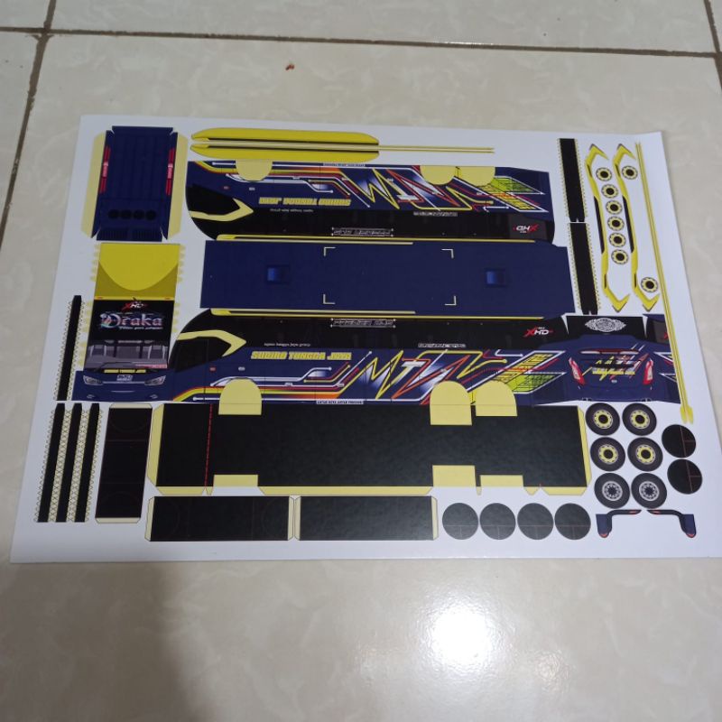 lembaran pola paperbus beserta alas bus / bis Sudiro Tungga Jaya STJ Draka