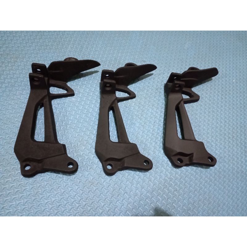 FOOT STEP BELAKANG KANAN YAMAHA VEGA R NEW