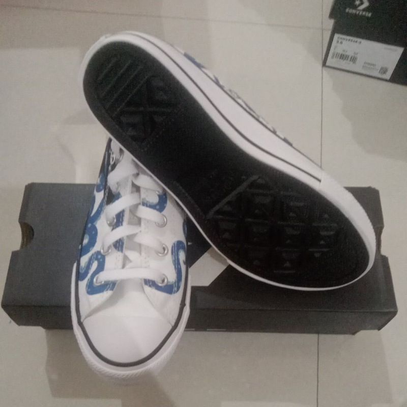 Sepatu Converse 372730C