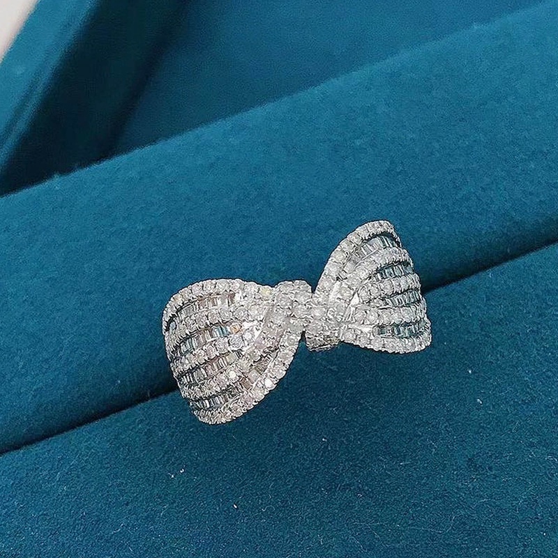 Cincin Pernikahan Desain Pita Hias Cubic Zirconia Warna Putih Gaya Romantis / Simple Untuk Wanita