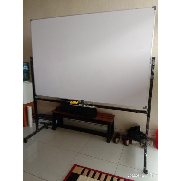 

Whiteboard papan tulis 120 x 200 + kakinya