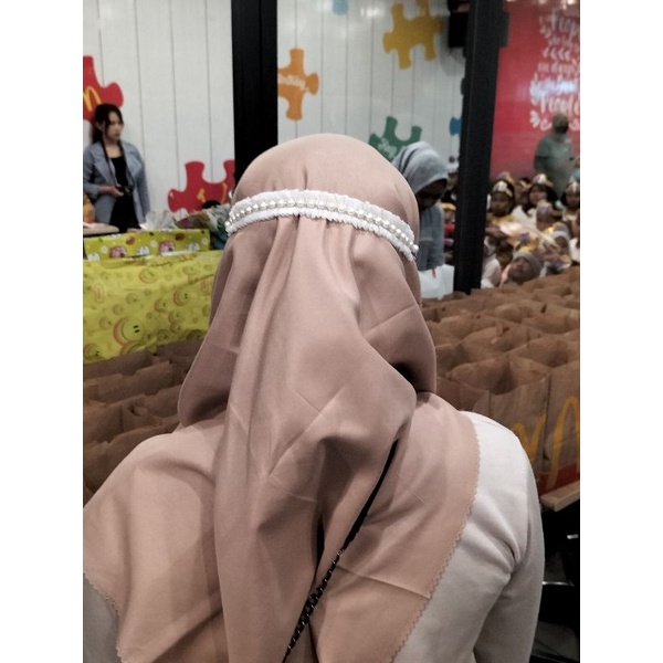 konektor masker hijab renda mutiara warna putih