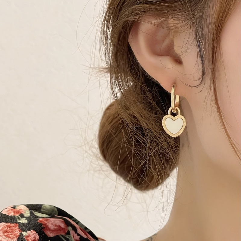 Anting Bentuk Hati Model Sisi Ganda Asimetris Gaya Retro