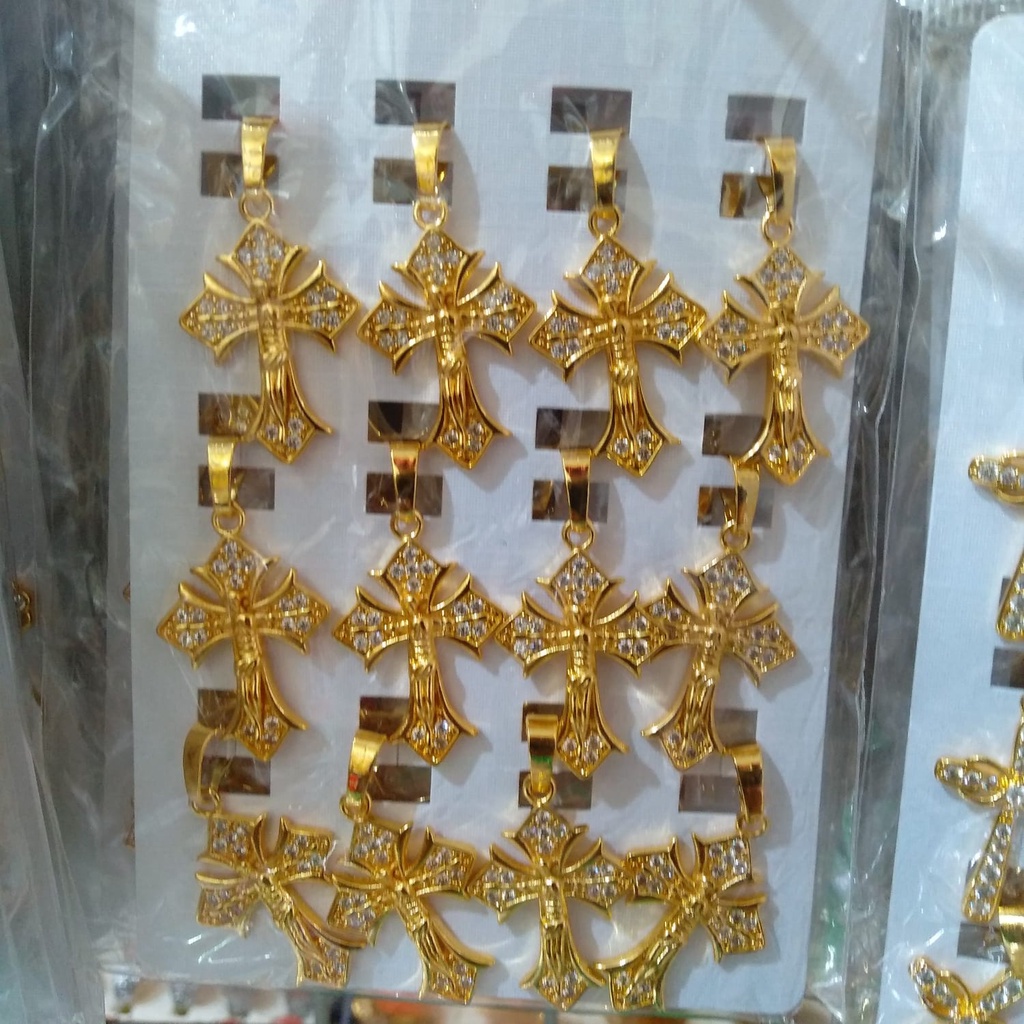 AV330 Grosir Berbagai Motif Liontin Salib Permata Lapis Emas