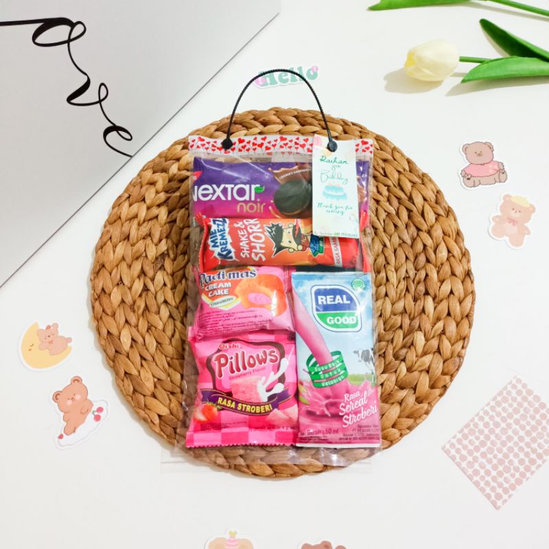 

Bingkisan snack ulang tahun anak tema pink