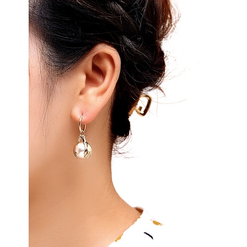 LRC Anting Tusuk Fashion Gold Color Alloy Pearl Palm W75255