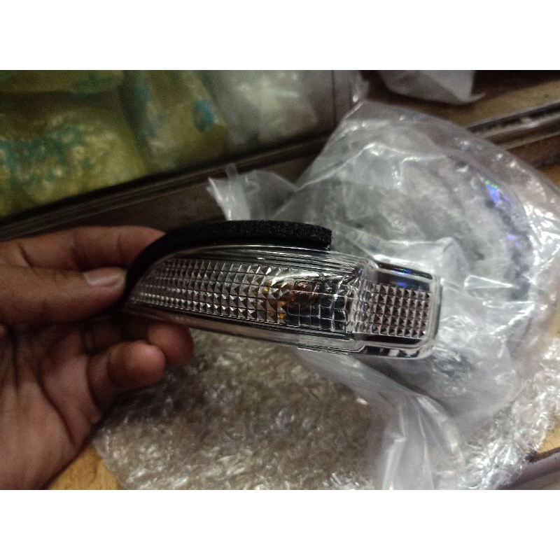 lampu sen spion Vios calya Sigra kiri L