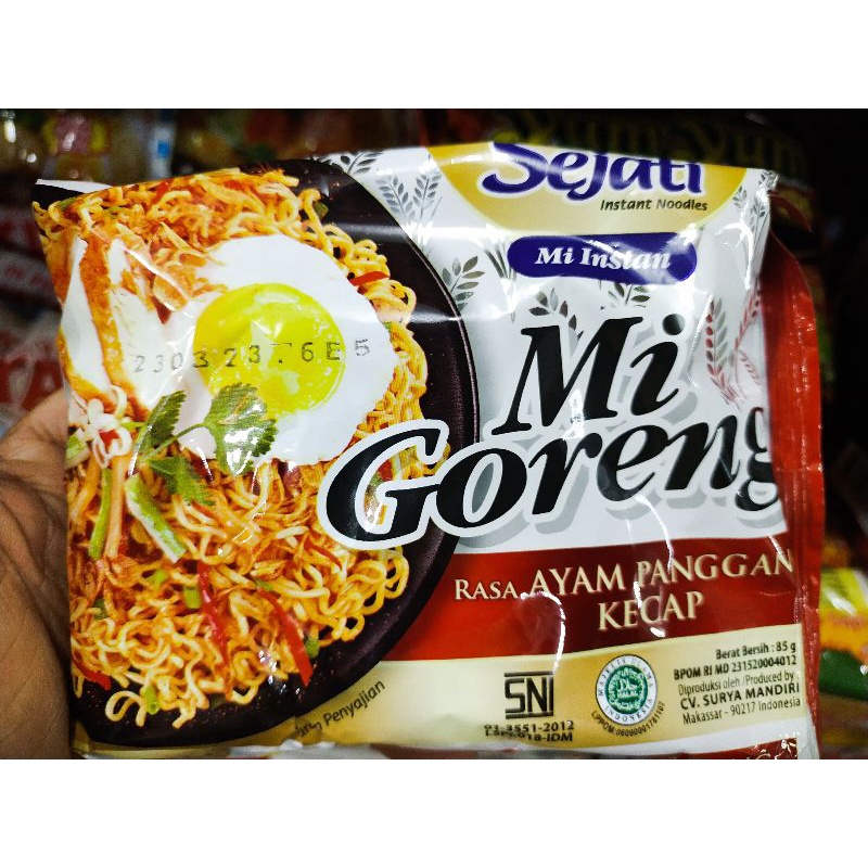 

Sejati Mi Goreng rasa ayam panggang kecap / Mi Instan