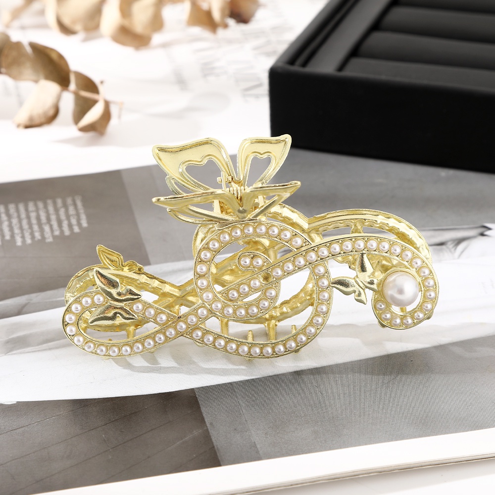 Jepit Rambut Bentuk Hiu Aksen Mutiara Dan Berlian Imitasi Bahan Alloy Gaya Korea Untuk Wanita