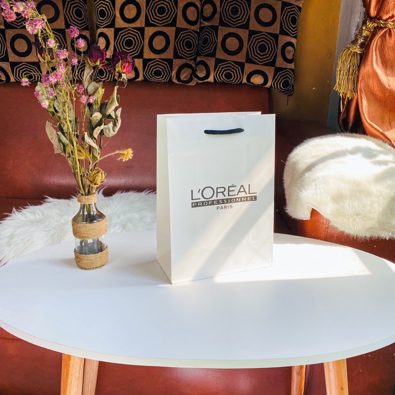 

Paperbag Loreal Paris Original Store Size Small untuk Bungkus Peralatan Make Up