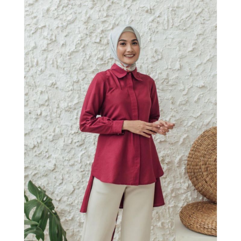 (PRELOVED) Nicole blouse size M wearing klamby abbey