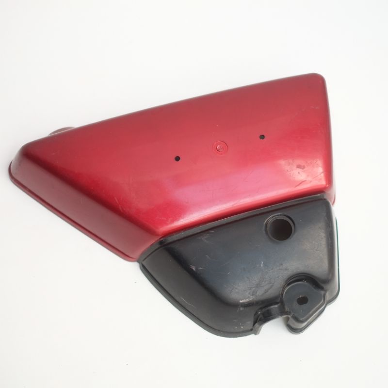 SIDE BOX COVER TUTUP AKI KEMPOL KANAN YAMAHA L2SN L2SUPER L2 SUPER ORIGINAL NOS ORI BARU MERAH