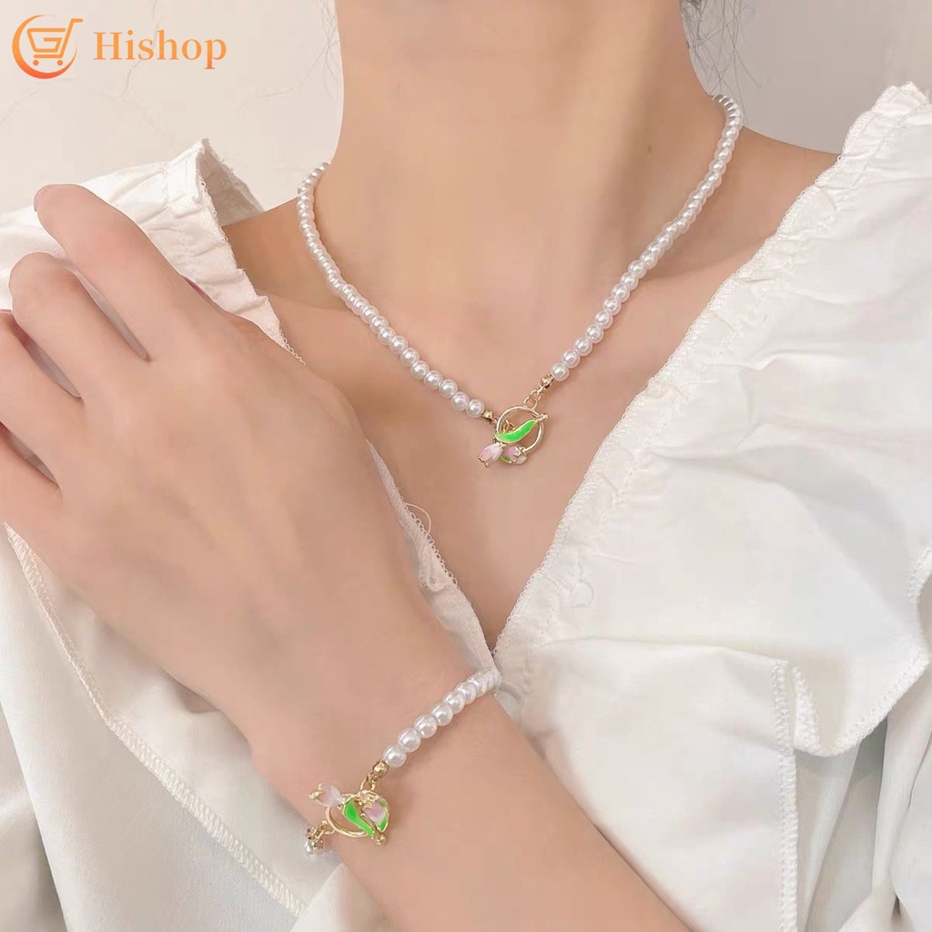 Set Kalung + Gelang + Anting Tusuk + Cincin Motif Bunga Tulip Aksen Mutiara Untuk Perhiasan Wanita