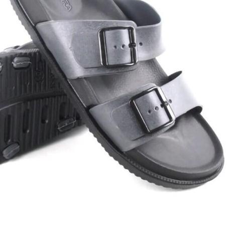 Sendal Casual Pria / Sandal New Era Madrid Essential in Full Black - Hitam, 39