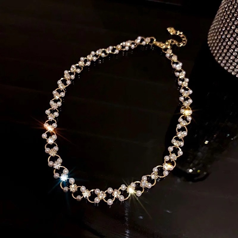 Kalung Wanita Dengan Liontin Mutiara Imitasi Untuk Pesta Pernikahan