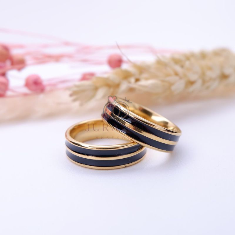 Cincin Titanium Garis Hitam Silver Gold Cincin Couple Pria Wanita