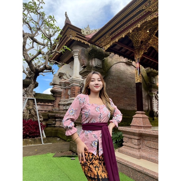 Kebaya sabrina pipil lengan kerut motif bunga