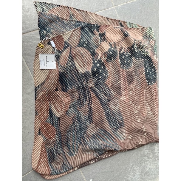 Buttonscarves The Opuntia Pleated Square Land