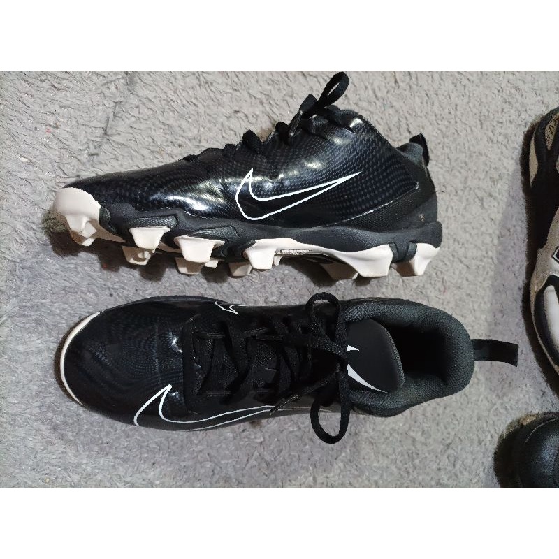 sepatu baseball nike