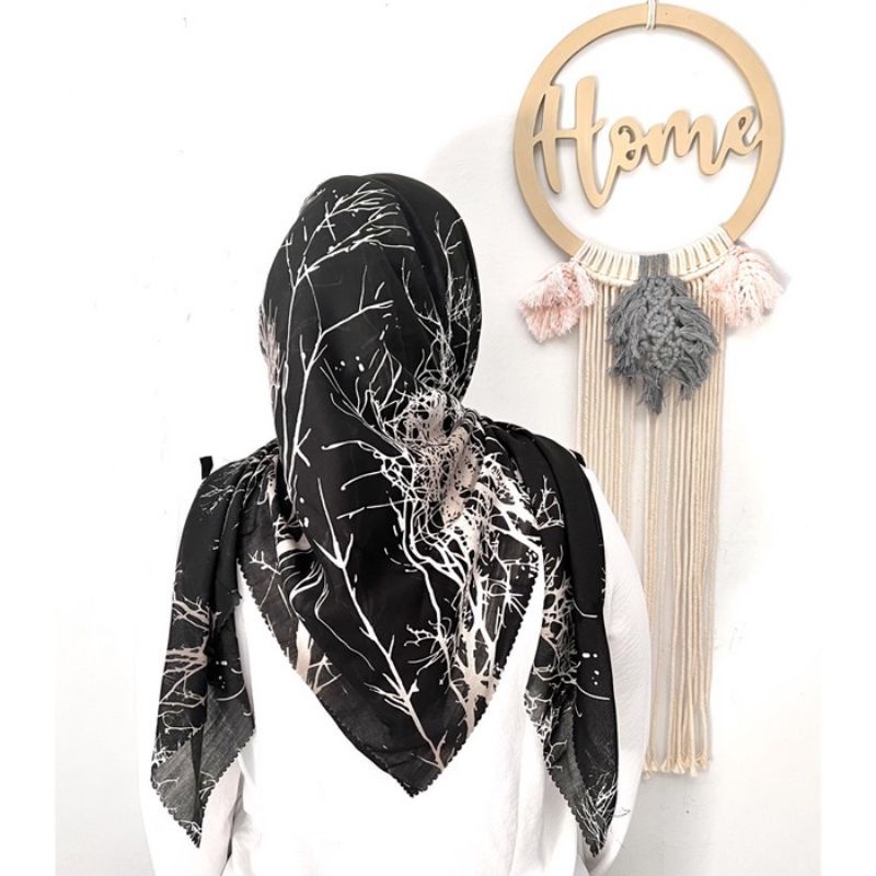 HIJAB SEGIEMPAT VOAL MOTIF POHON RANTING AKAR