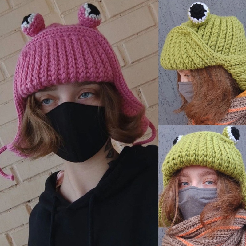 Topi Kupluk Rajut Dengan Penutup Telinga Aksen Mata Besar Untuk Wanita