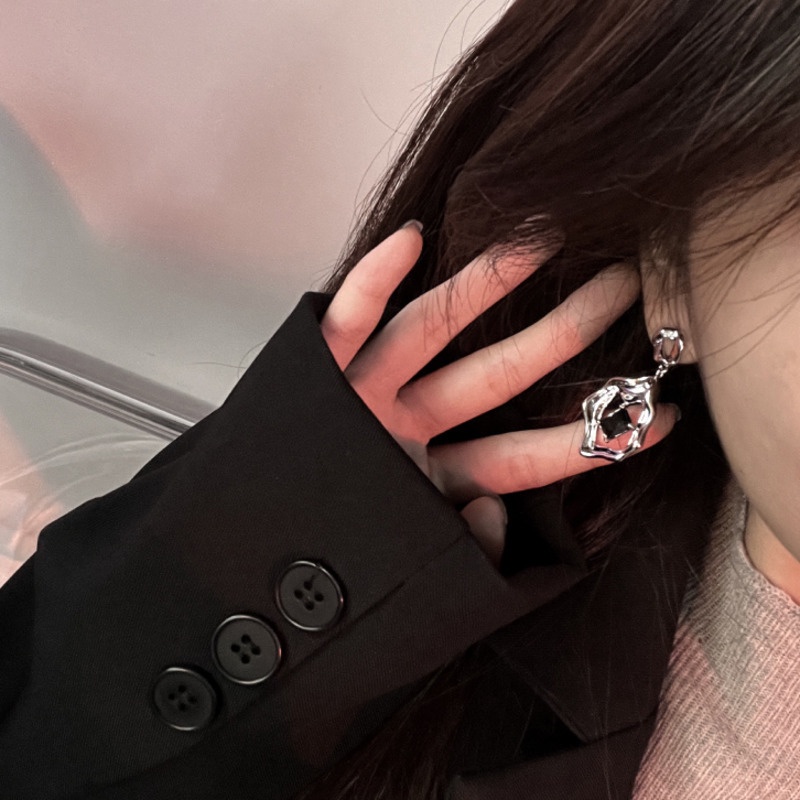 Anting Tusuk Model Harajuku Dengan Permata Hitam Untuk Wanita