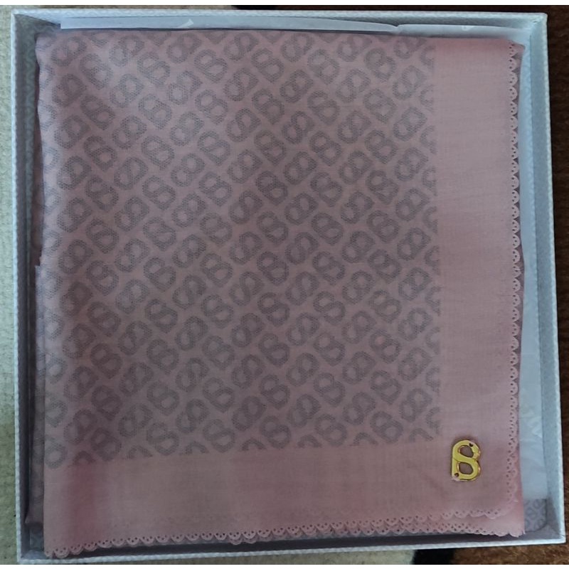 Tapis square tea rose buttonscarves (preloved)