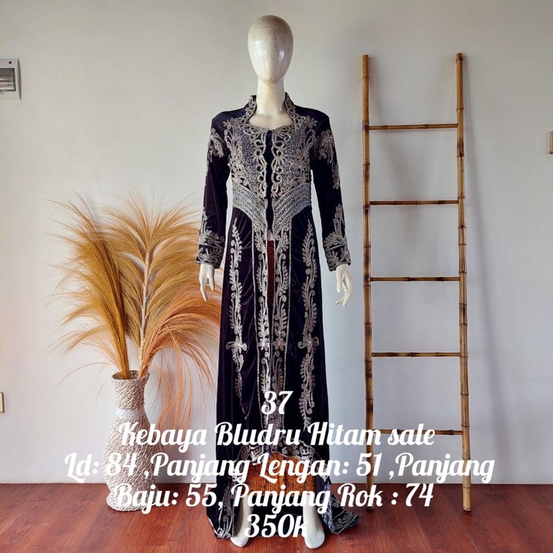 kebaya bludru sale