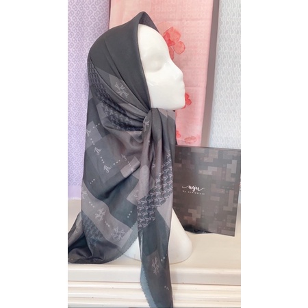 Ayu Lestari - Moza Reborn Black